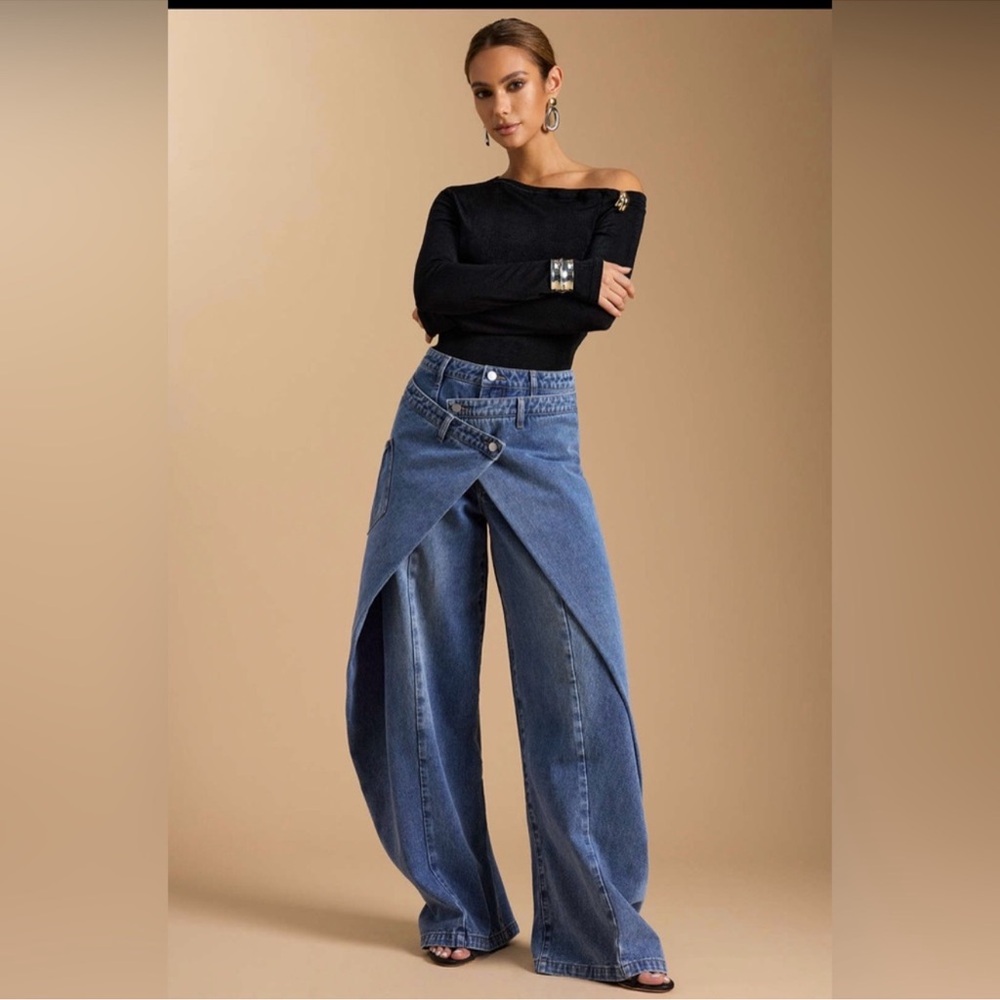 BNWT Commense Blue Denim asymmetrical jeans barrel style leg